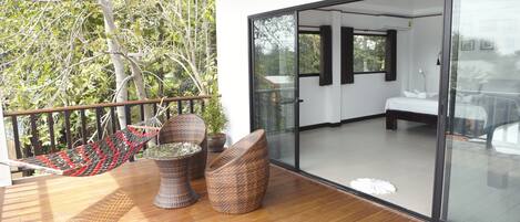 Familjerum (Deluxe Balcony Family Room) | Terrass/Patio