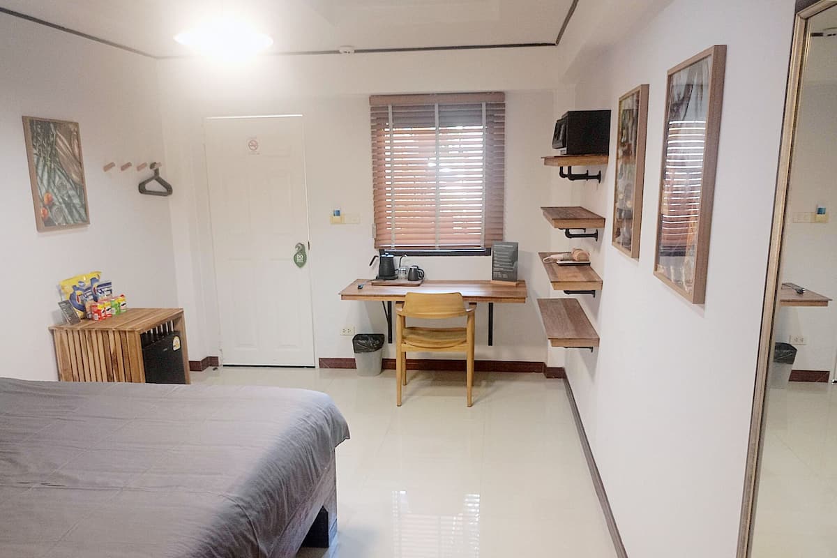 Standard Room | Minibar, in-room safe, blackout curtains, free WiFi