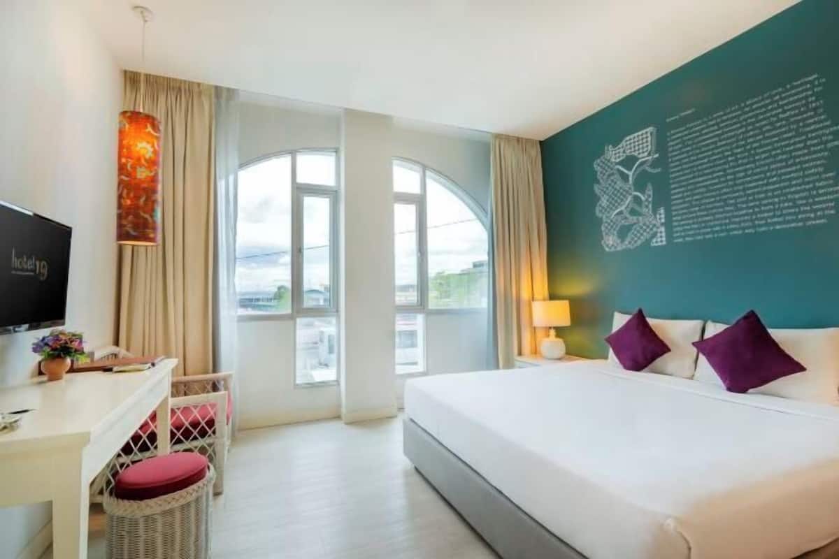Minibar, värdeförvaringsskåp på rummet, skrivbord och ljudisolering