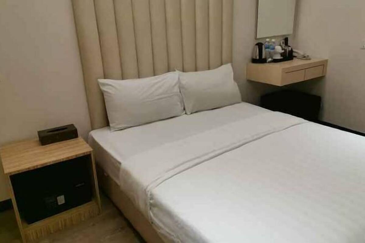 In-room safe, desk, soundproofing, iron/ironing board