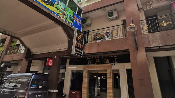 A hotel with a signboard advertising shuttle service to the airport. - Ease Hotel (Kota Kinabalu)