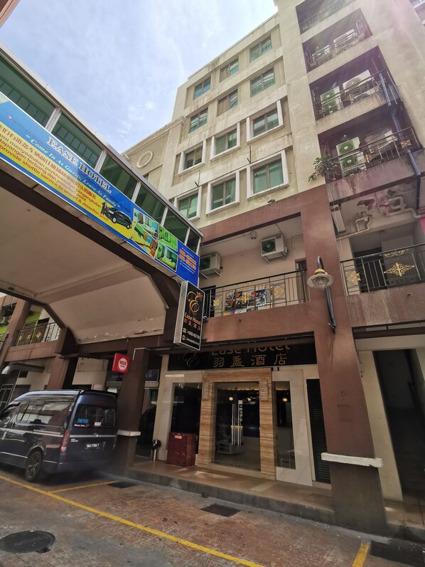 Property entrance - Ease Hotel (Kota Kinabalu)
