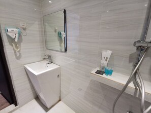 Family Room, City View | Bathroom | Shower, free toiletries, hair dryer, bidet