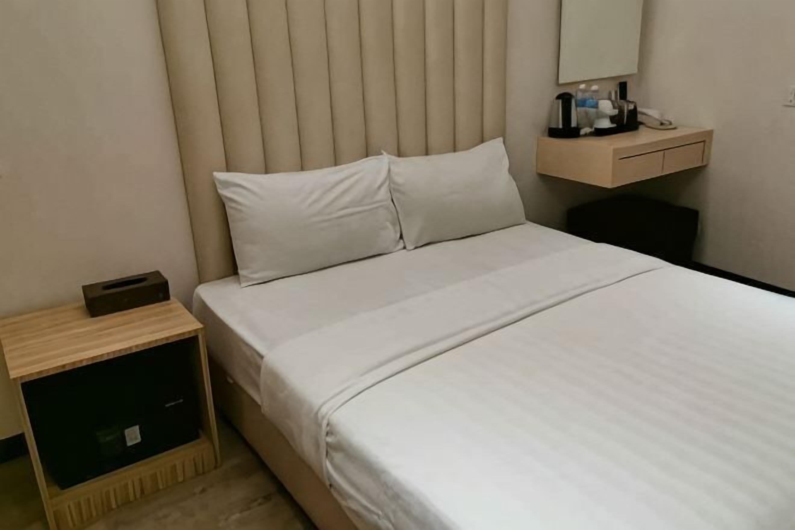 In-room safe, desk, soundproofing, iron/ironing board