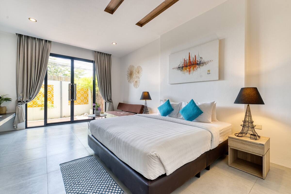 Apartment, 1 King Bed, Ground Floor | 1 bedroom, in-room safe, desk, blackout drapes