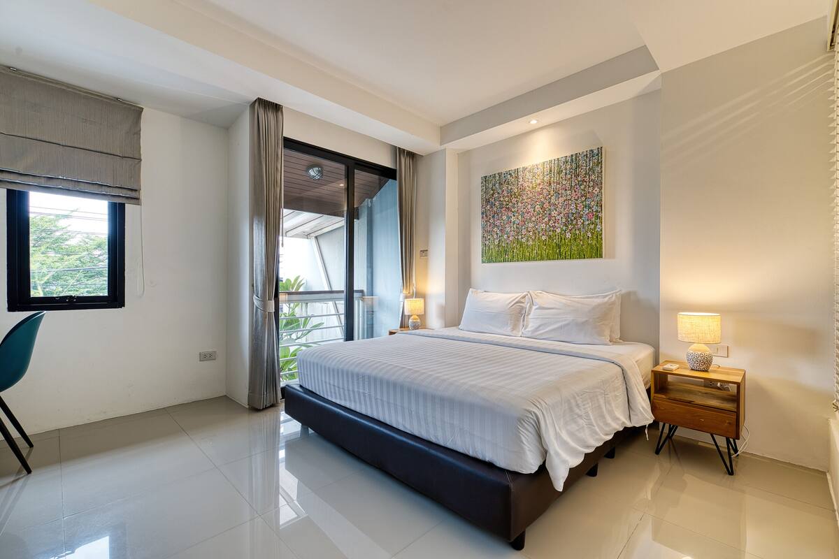 Apartment, 1 Bedroom | 1 bedroom, in-room safe, desk, blackout drapes