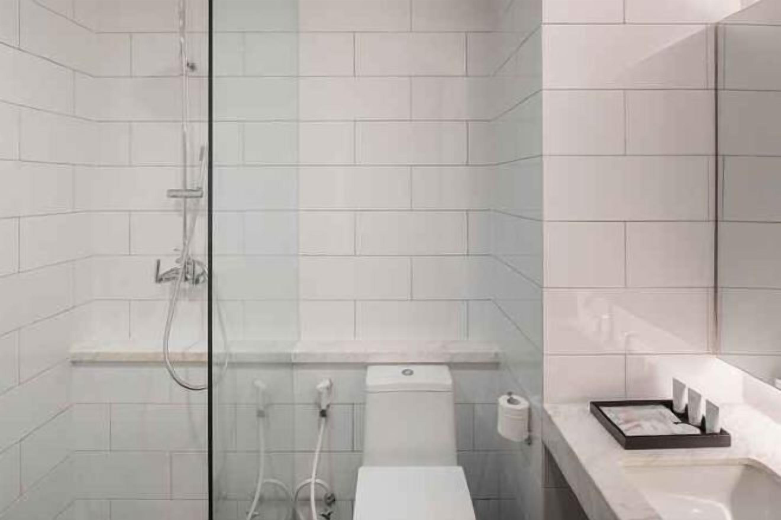 Regadera, regadera tipo lluvia, amenidades de baño gratuitas 