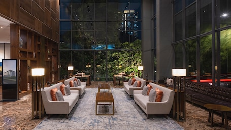 Lobby. Veranda Hotel Pakubuwono