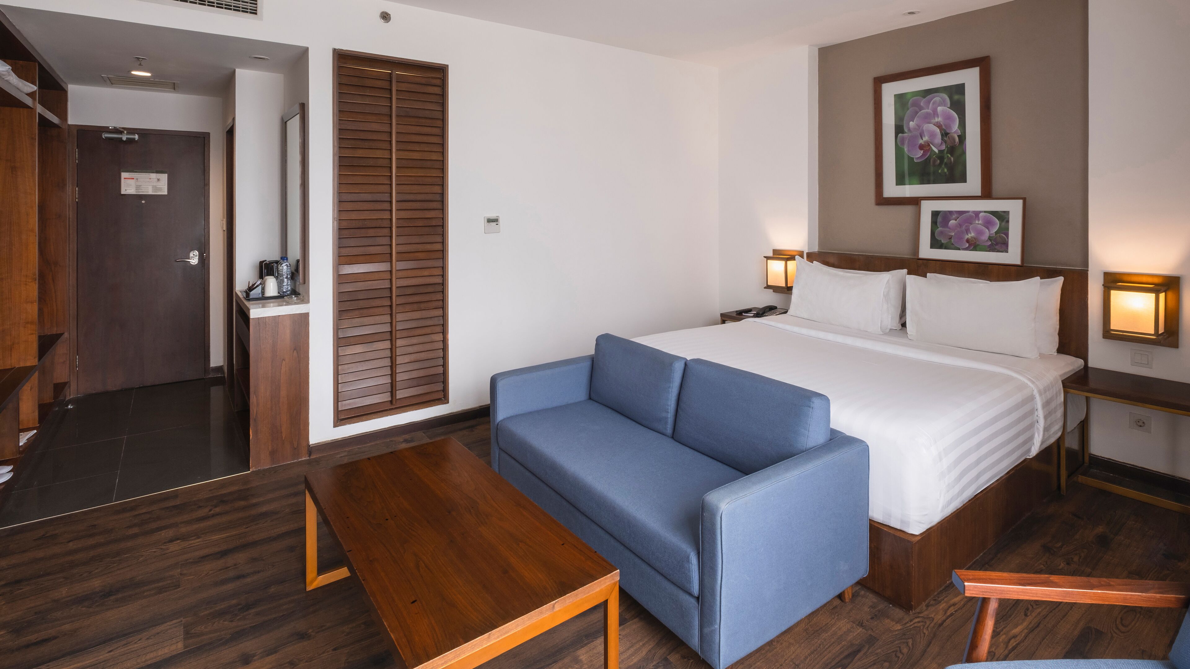 executive room, 1 queen bed | 1 bedroom, premium bedding, minibar, in-room safe