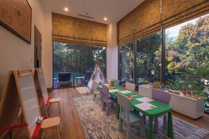 Tempat bermain anak – indoor