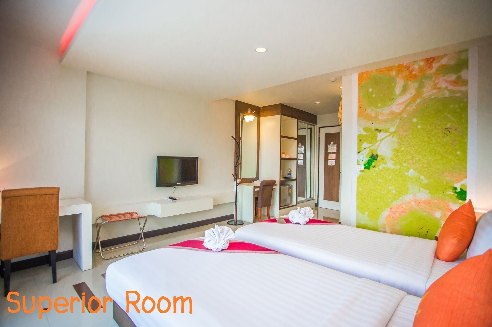 Caja de seguridad en la habitación, escritorio y wifi gratis 