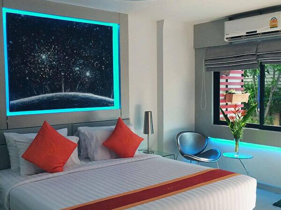 In-room safe, desk, free WiFi, bed sheets