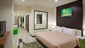 Habitación doble superior, 1 cama de matrimonio grande | Caja fuerte, escritorio, wifi gratis y ropa de cama