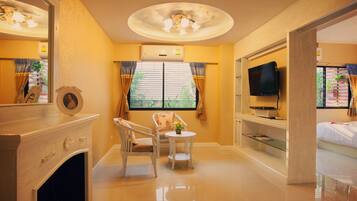 32-inch LCD TV with cable channels, TV