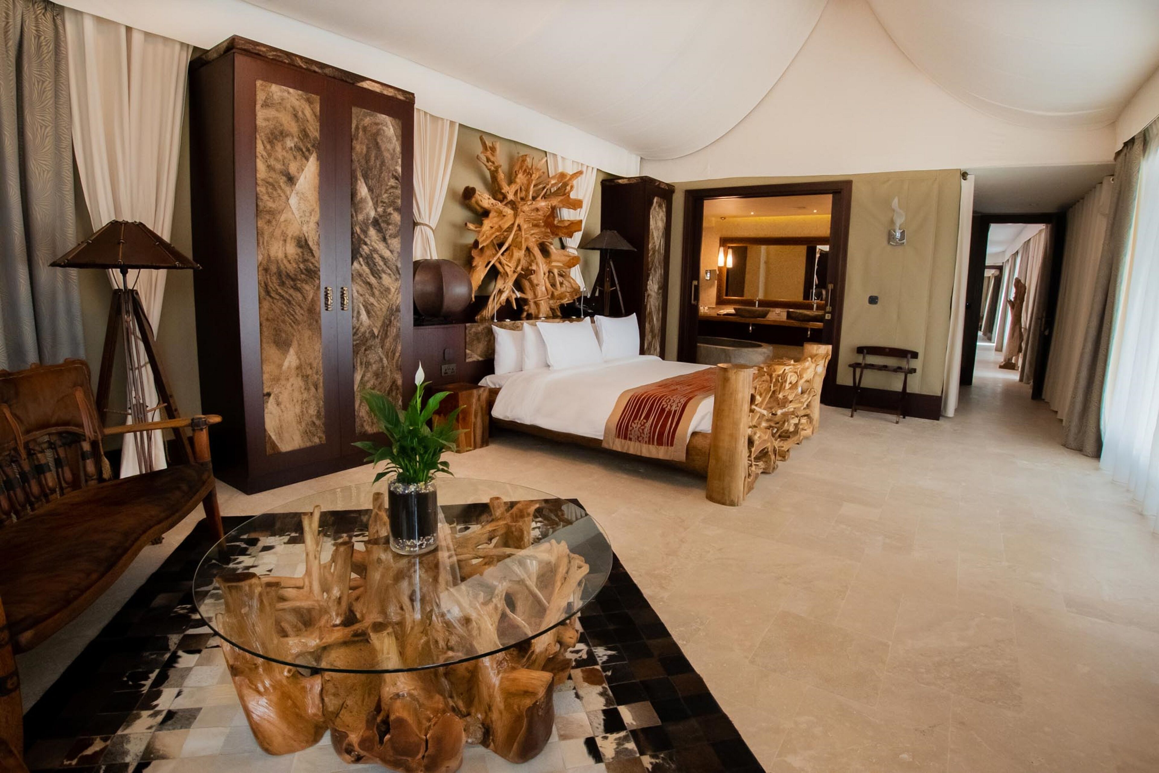 Arabian Oryx Royal Pool Villa | Premium bedding, minibar, in-room safe, individually decorated