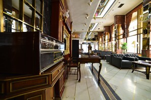 Lobby sitting area - Royal Carine Hotel (Ankara)