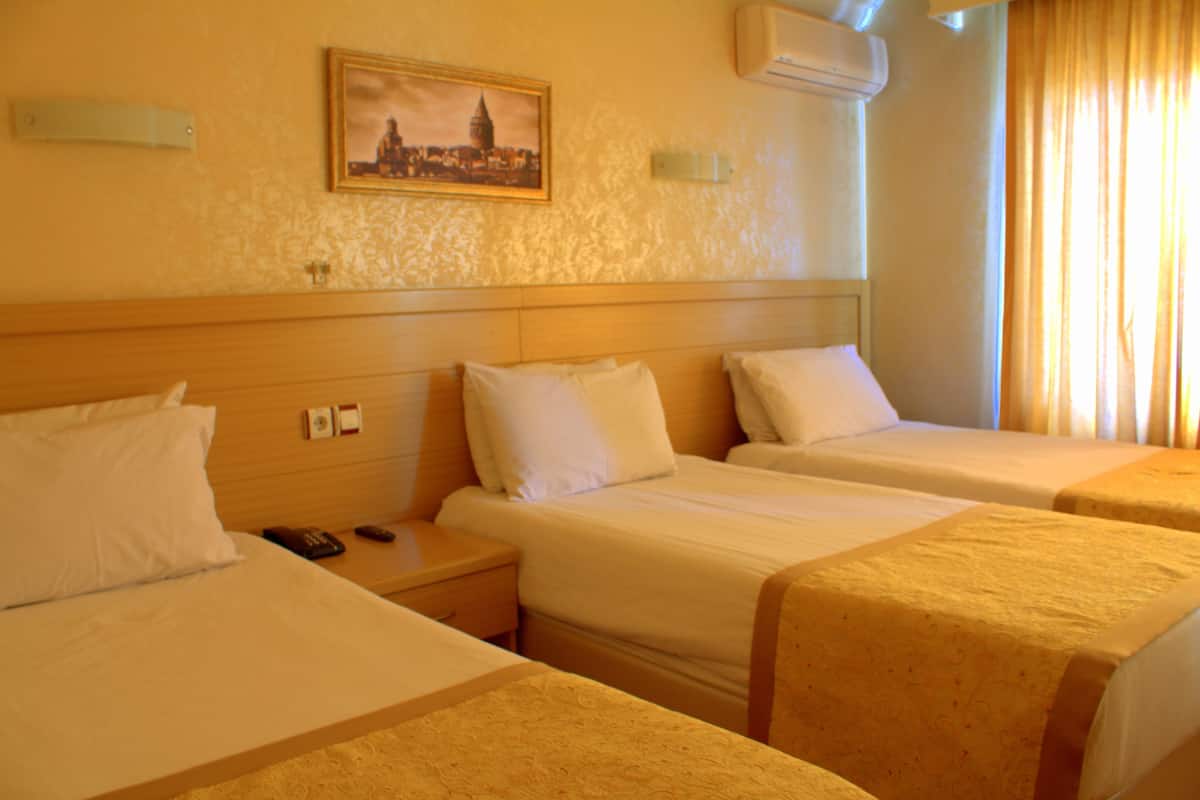 Standard Room | Minibar, in-room safe, desk, free cots/infant beds