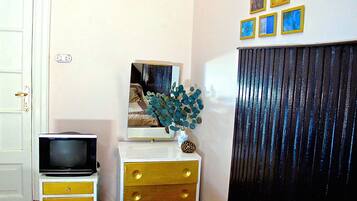 1 bedroom, premium bedding, free WiFi