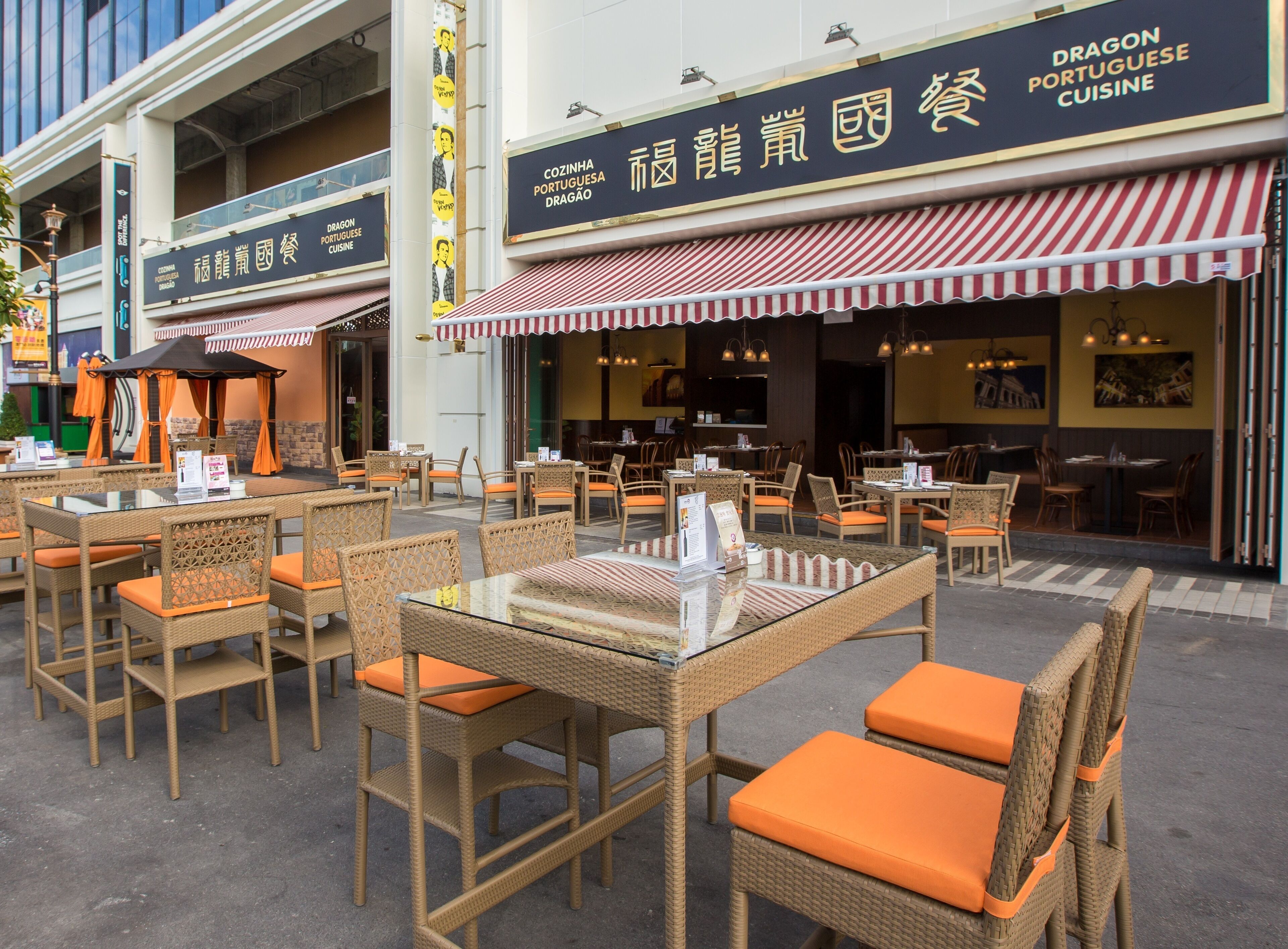 Photo - Broadway Hotel