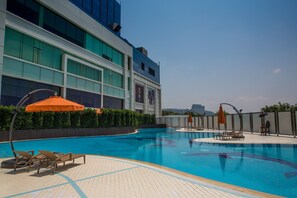 Outdoor pool, open 10:00 AM to 6:30 PM, lifeguards on site