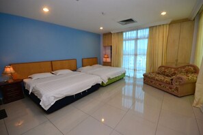 Familiesuite | Safe på rommet, skrivebord, ekstrasenger og wi-fi (inkludert)