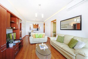 Apartment, 3 Bedrooms, Sea View | Living area