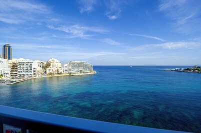 Spinola Bay Apartment by Getaways Malta