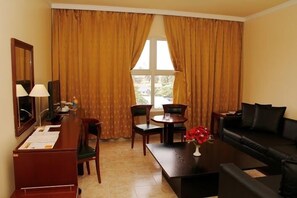 In-room safe, desk, blackout drapes, soundproofing - The Metropolitan Hotel Calabar (Calabar)