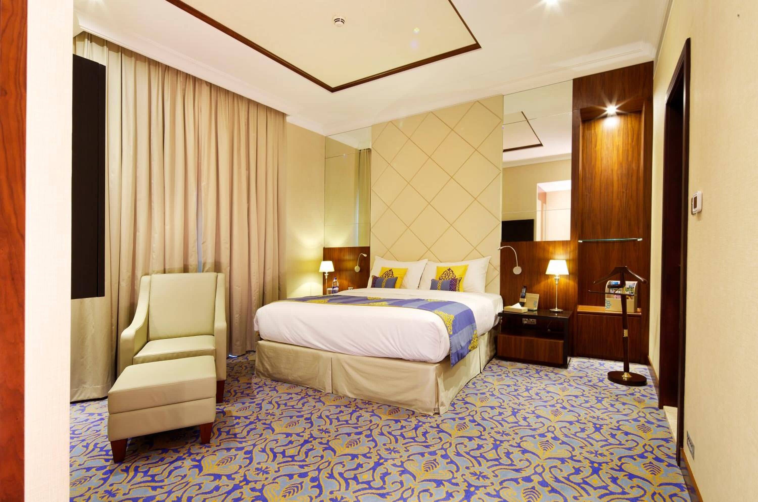 minibar, in-room safe, desk, laptop workspace