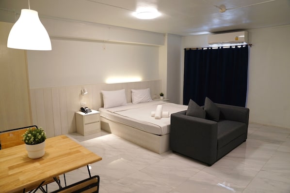 Deluxe Double Room | Desk, free WiFi, bed sheets