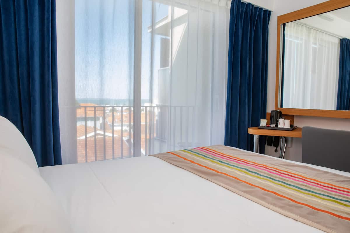 Ropa de cama de alta calidad y minibar