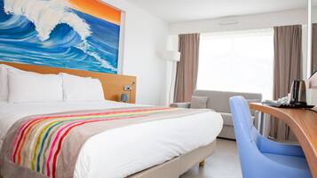 Quarto família, 1 cama King, para não fumantes (with Single Sofabed) | Roupas de cama premium, frigobar, cofres nos quartos, escrivaninha