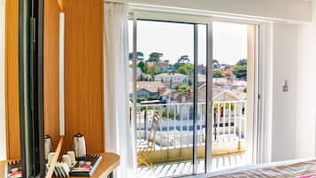Classic Room, 1 Double Bed, Non Smoking, Balcony | Premium bedding, minibar, in-room safe, desk