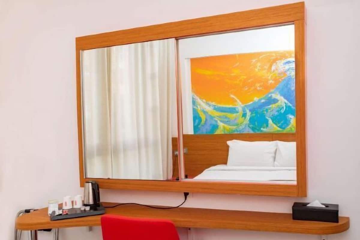 Premium bedding, minibar, in-room safe, desk