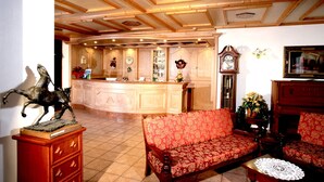 Lobby sitting area - Hotel Alpen (Andalo)