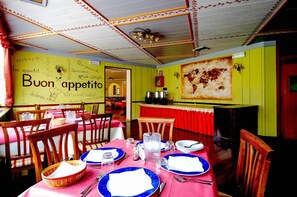 Breakfast, lunch, dinner served; Regional cuisine  - Hotel Alpen (Andalo)