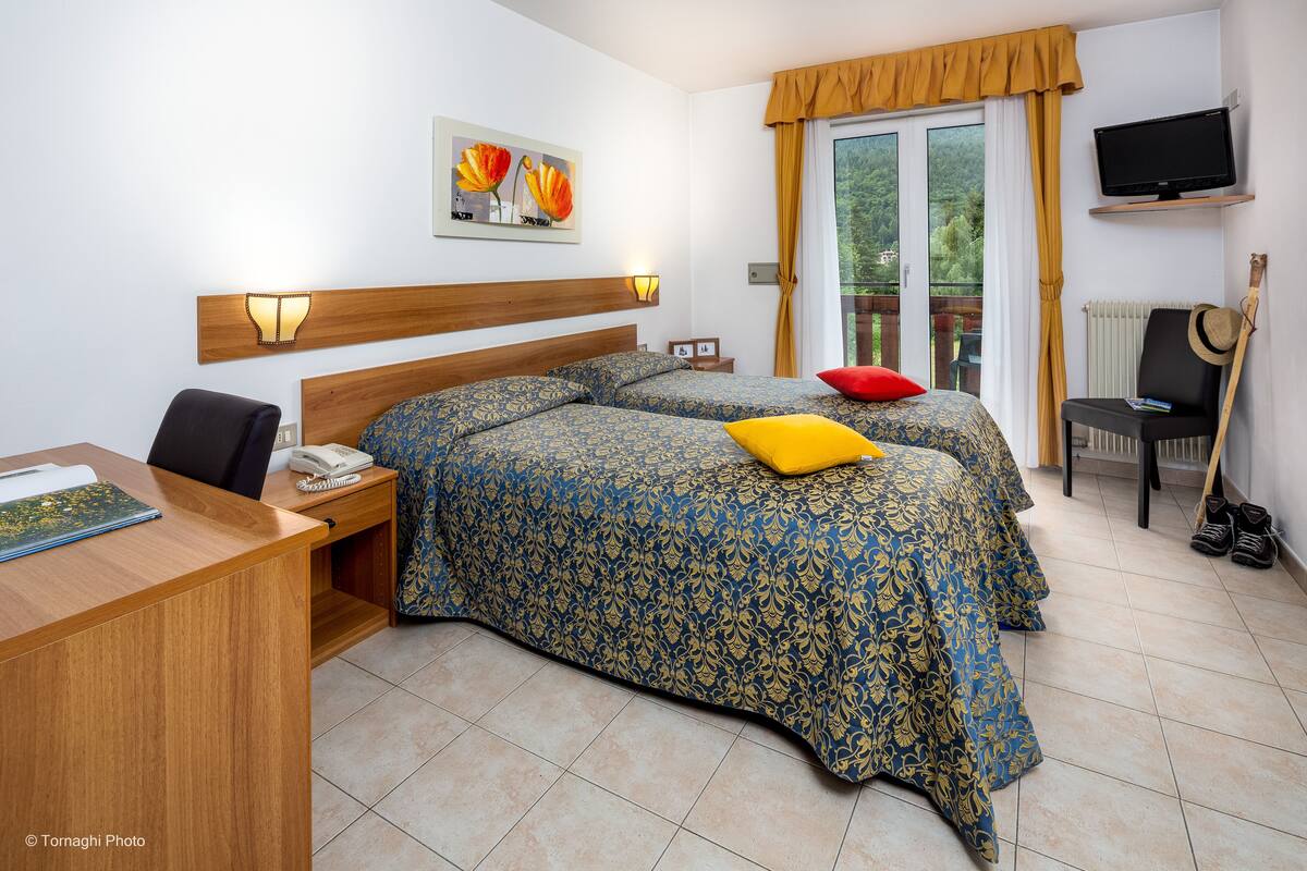 In-room safe, desk, WiFi (surcharge)