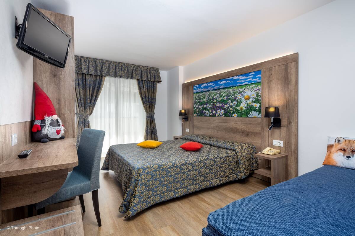 Triple Room | In-room safe, desk, WiFi (surcharge)