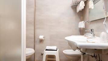 Shower, free toiletries, hair dryer, bidet
