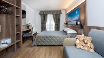 Quadruple Room | In-room safe, desk, WiFi