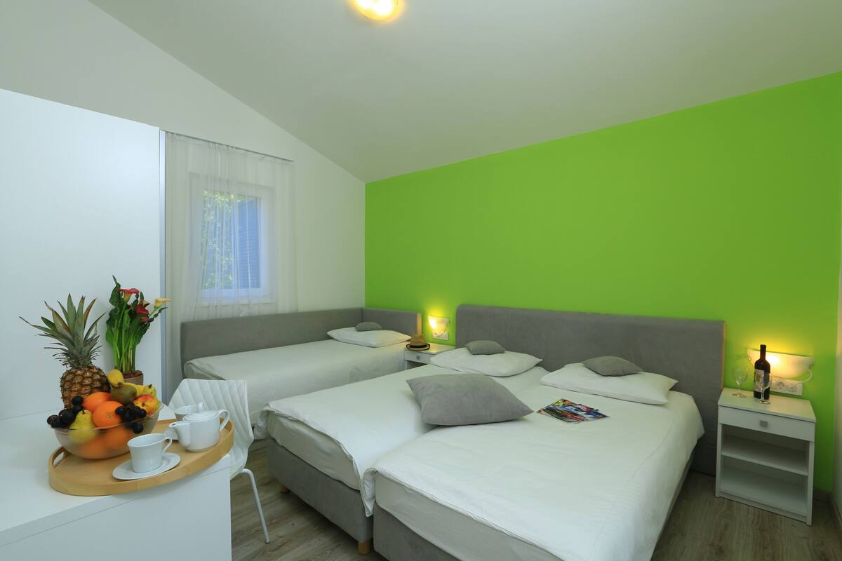 Cribs (free), WiFi (free), bed sheets