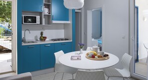 Comfort Apartment, 1 Bedroom | Ruang tamu | 52 inci televisyen dengan kabel 
