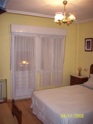 Habitación doble de uso individual | Escritorio, cortinas opacas, sistema de insonorización y wifi gratis