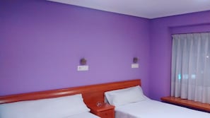 Doppel- oder Zweibettzimmer | Schreibtisch, Verdunkelungsvorhänge, schallisolierte Zimmer
