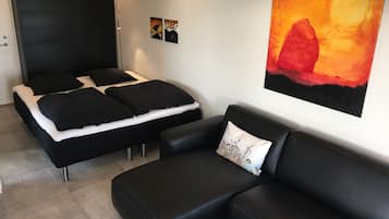 Apartment (40 m2) | Private kitchen | Coffee/tea maker, electric kettle, dining tables
