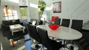 Suite, 2 Bedrooms (120 m2) | In-room dining