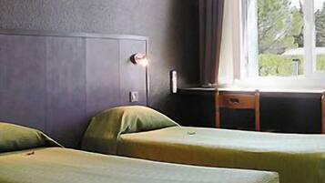 Standard Twin Room | In-room safe, desk, free cots/infant beds, free WiFi