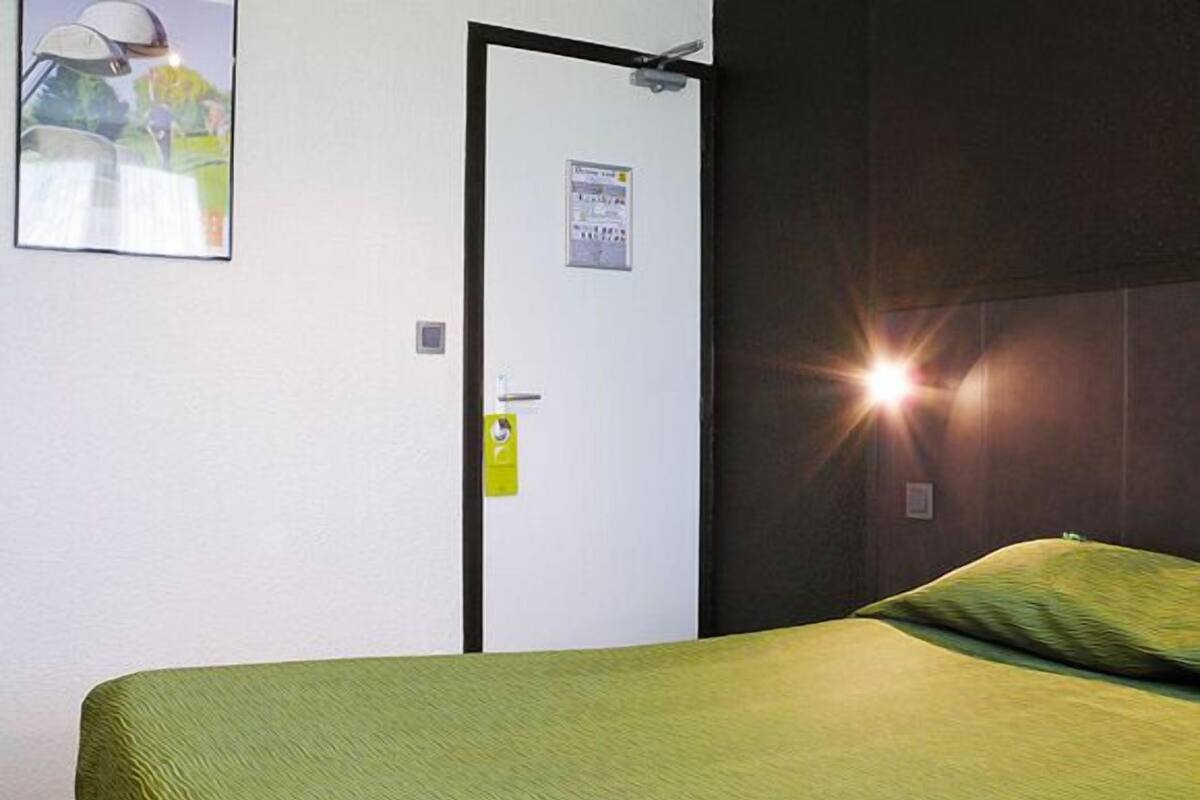 Habitación doble estándar | Caja de seguridad en la habitación, escritorio y cunas gratuitas