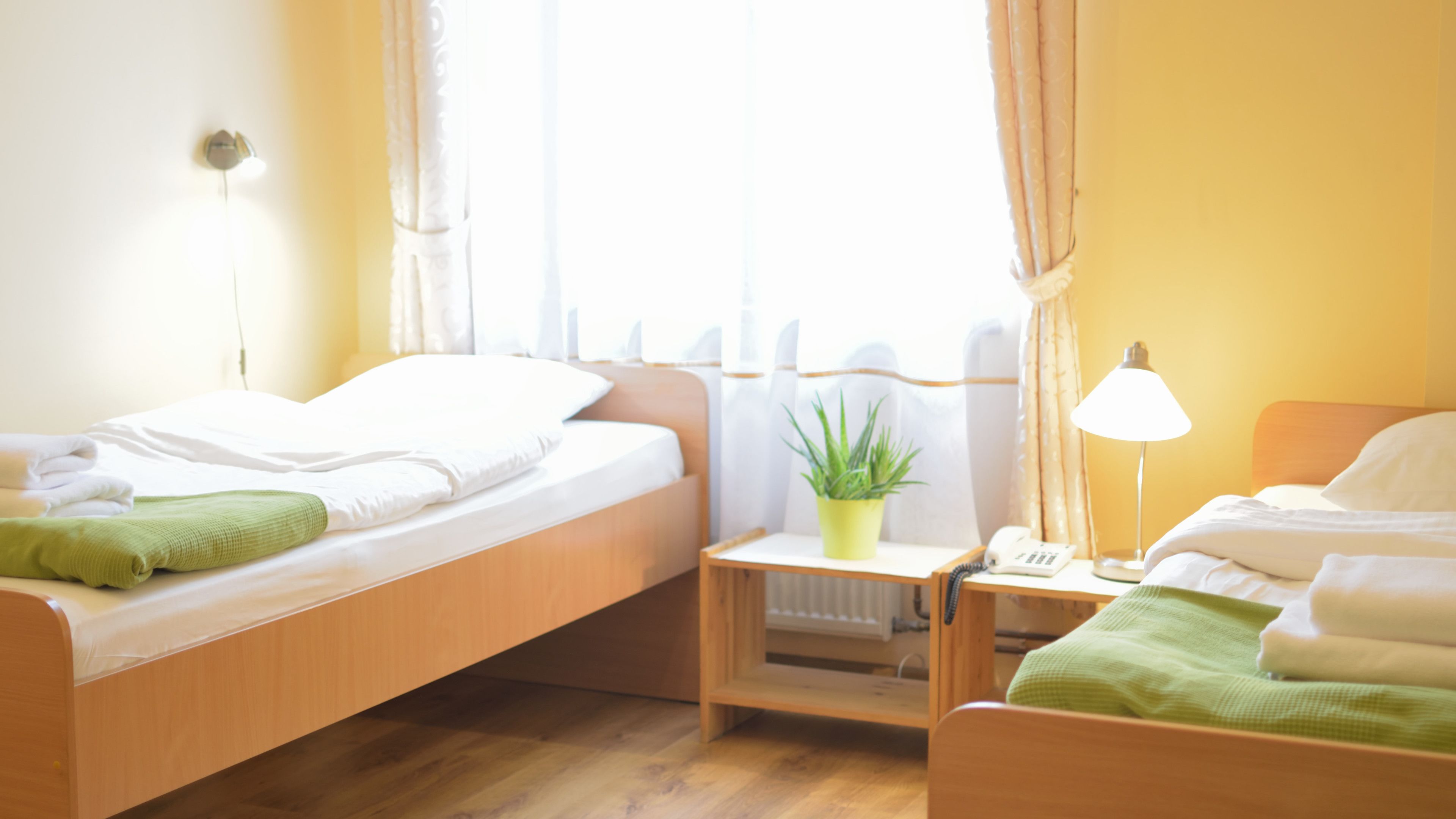 twin room | laptop workspace, iron/ironing board, free wifi, bed sheets