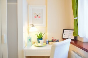 Single Room, 1 Twin Bed | Room amenity